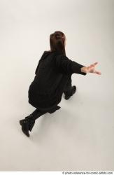 ANGELIA KNEELING POSE SITH